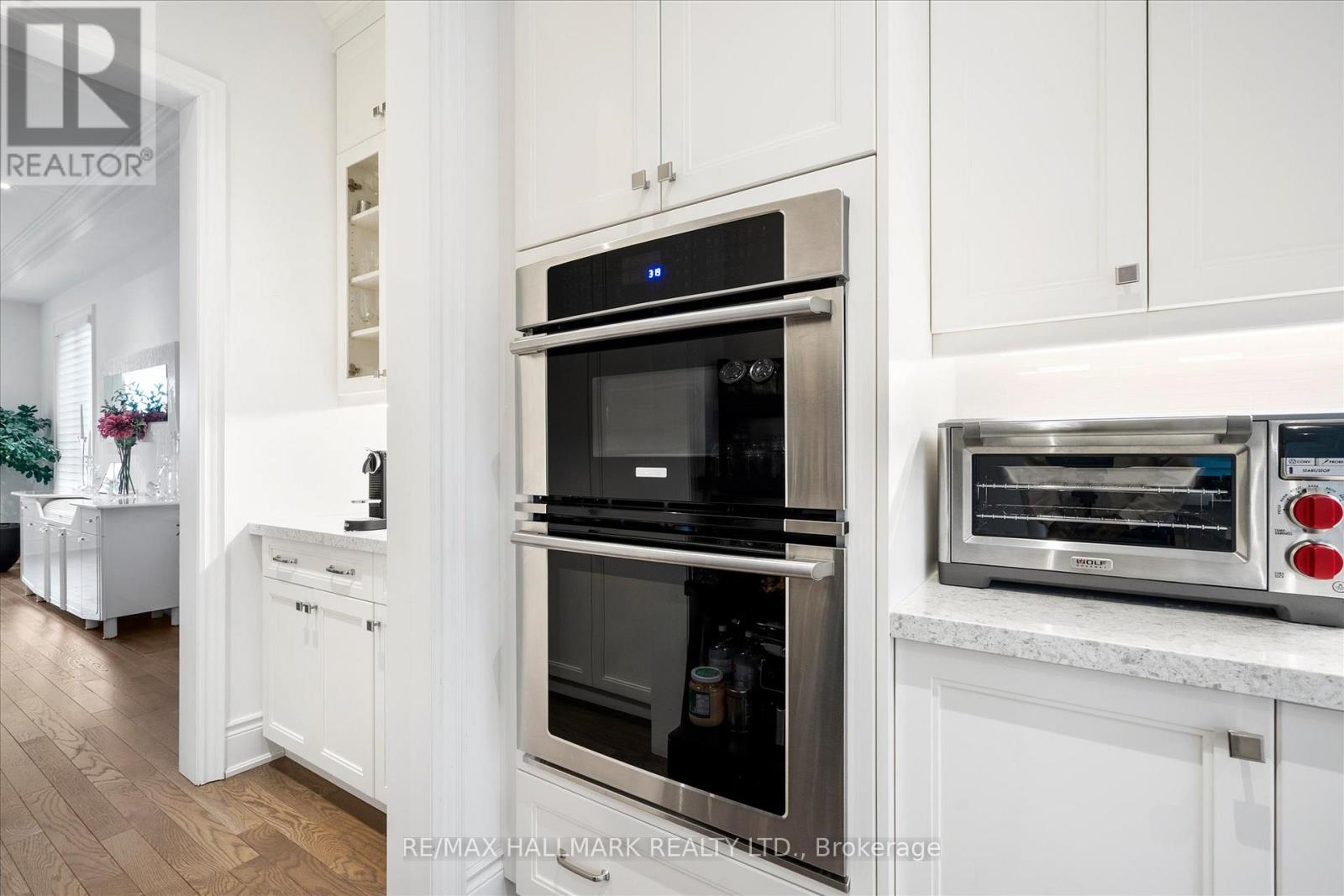 317 La Rose Avenue, Toronto, Ontario  M9P 1B8 - Photo 15 - W13095048