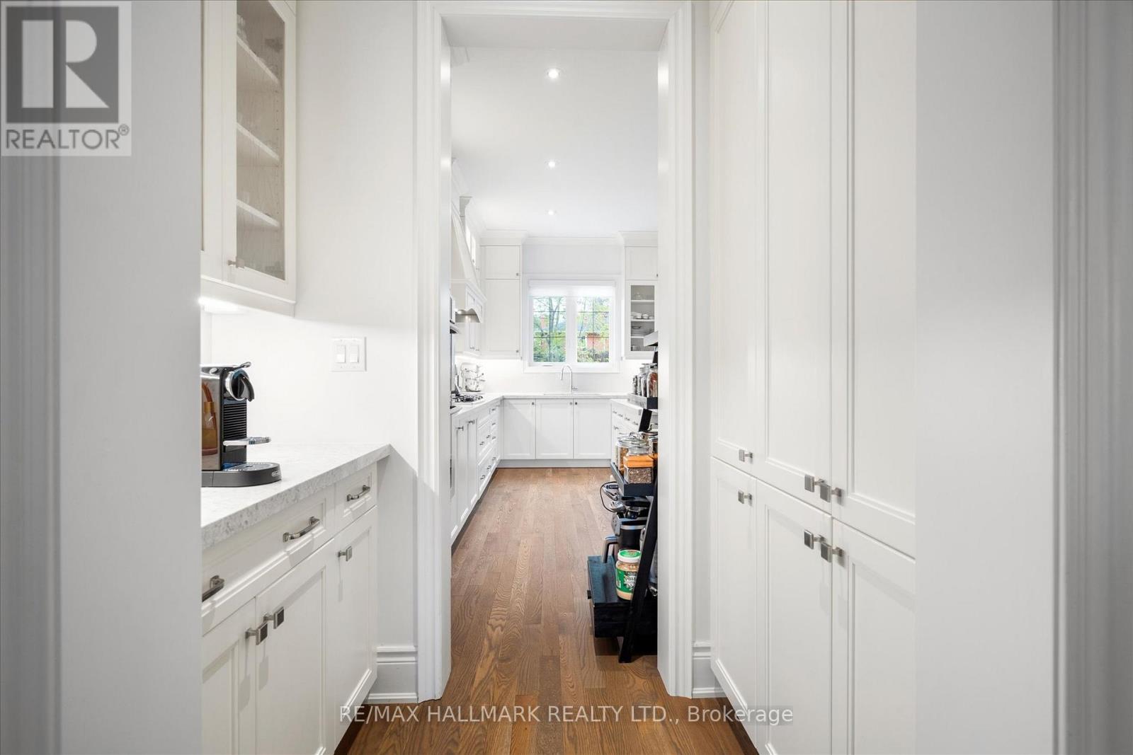 317 La Rose Avenue, Toronto, Ontario  M9P 1B8 - Photo 19 - W13095048