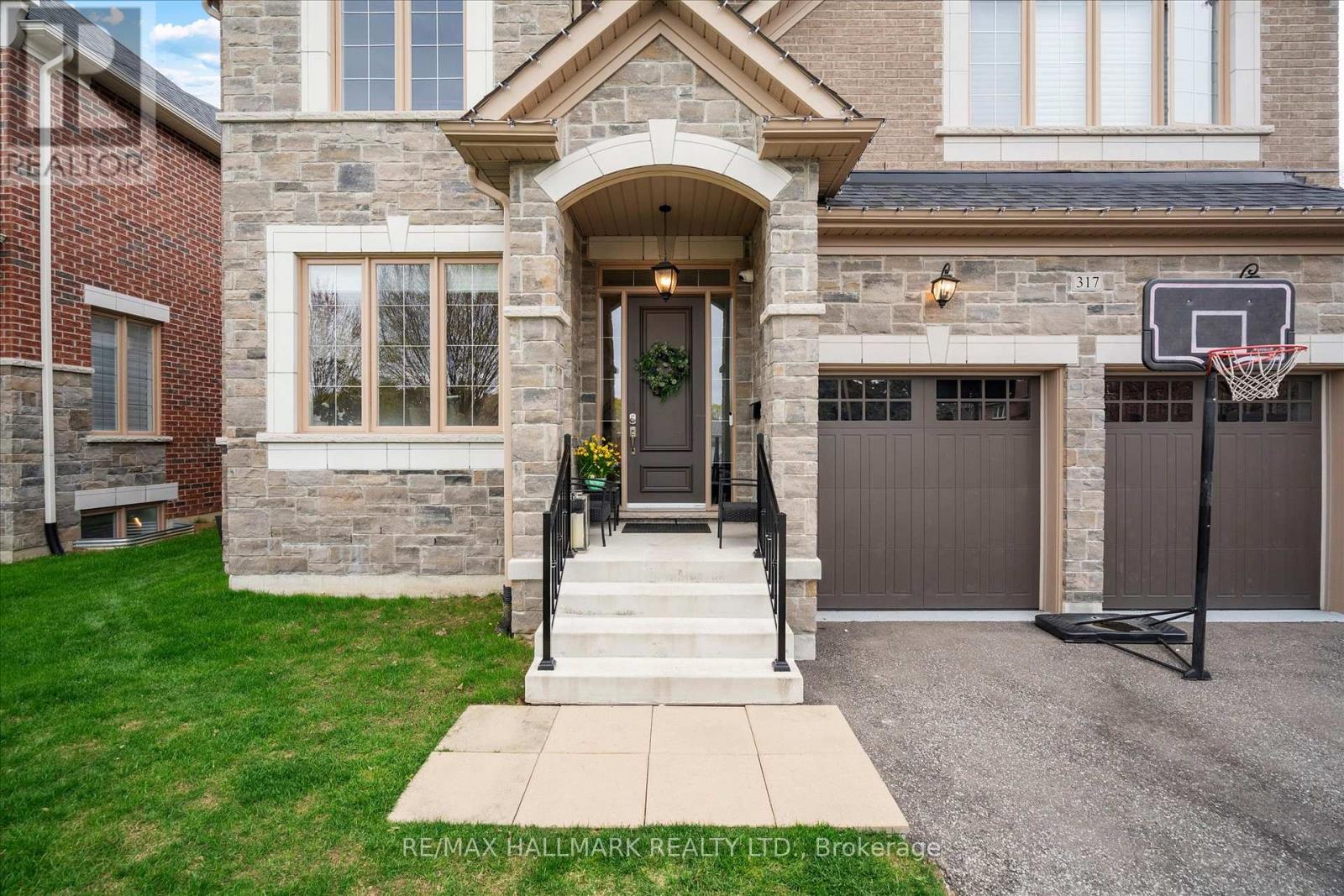 317 La Rose Avenue, Toronto, Ontario  M9P 1B8 - Photo 3 - W13095048