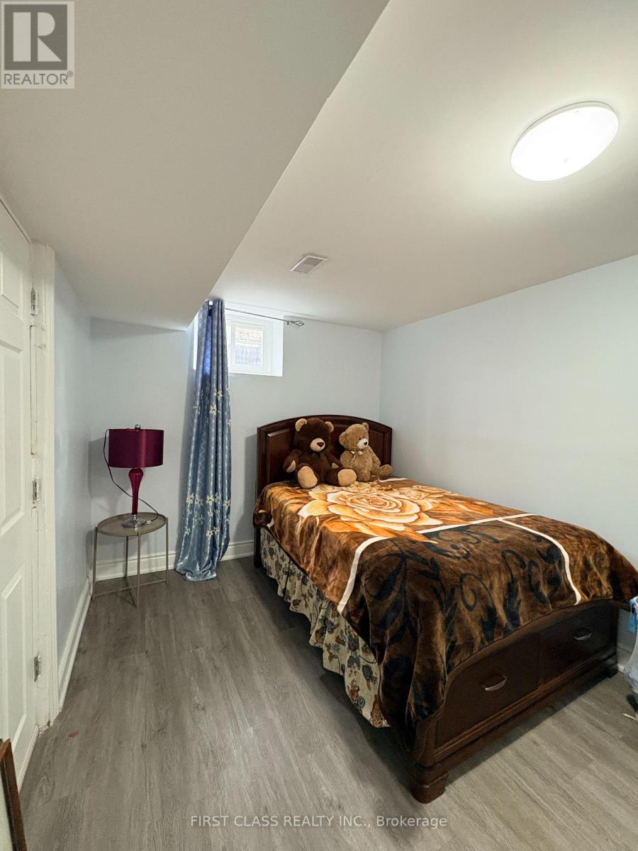 49 Yellowstone Street, Toronto, Ontario  M3N 1M3 - Photo 10 - W13095116