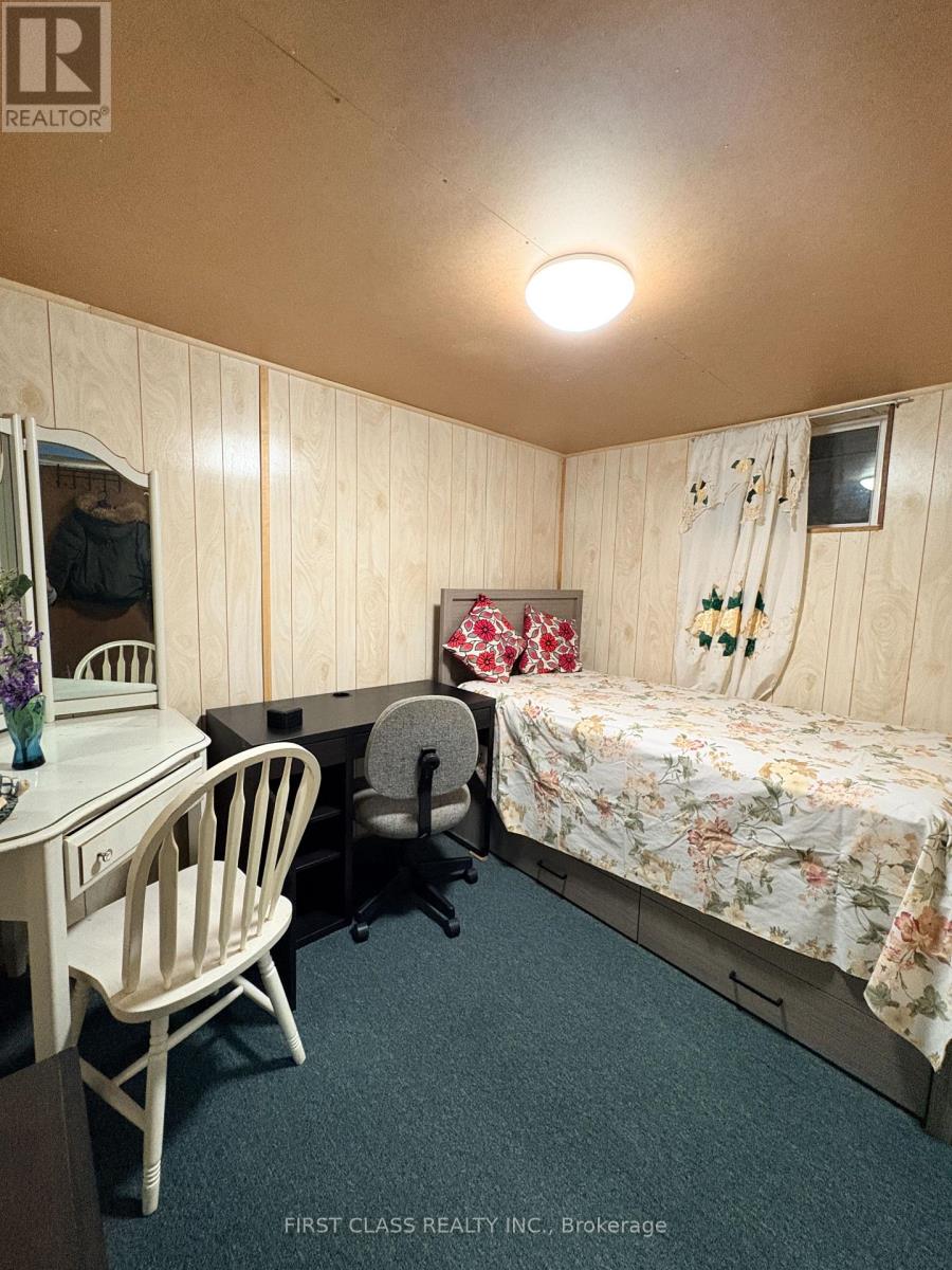 49 Yellowstone Street, Toronto, Ontario  M3N 1M3 - Photo 12 - W13095116