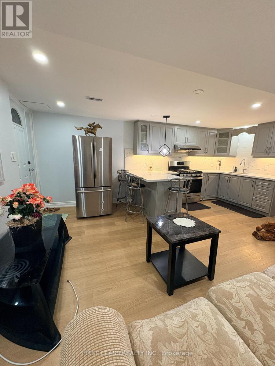49 Yellowstone Street, Toronto, Ontario  M3N 1M3 - Photo 2 - W13095116