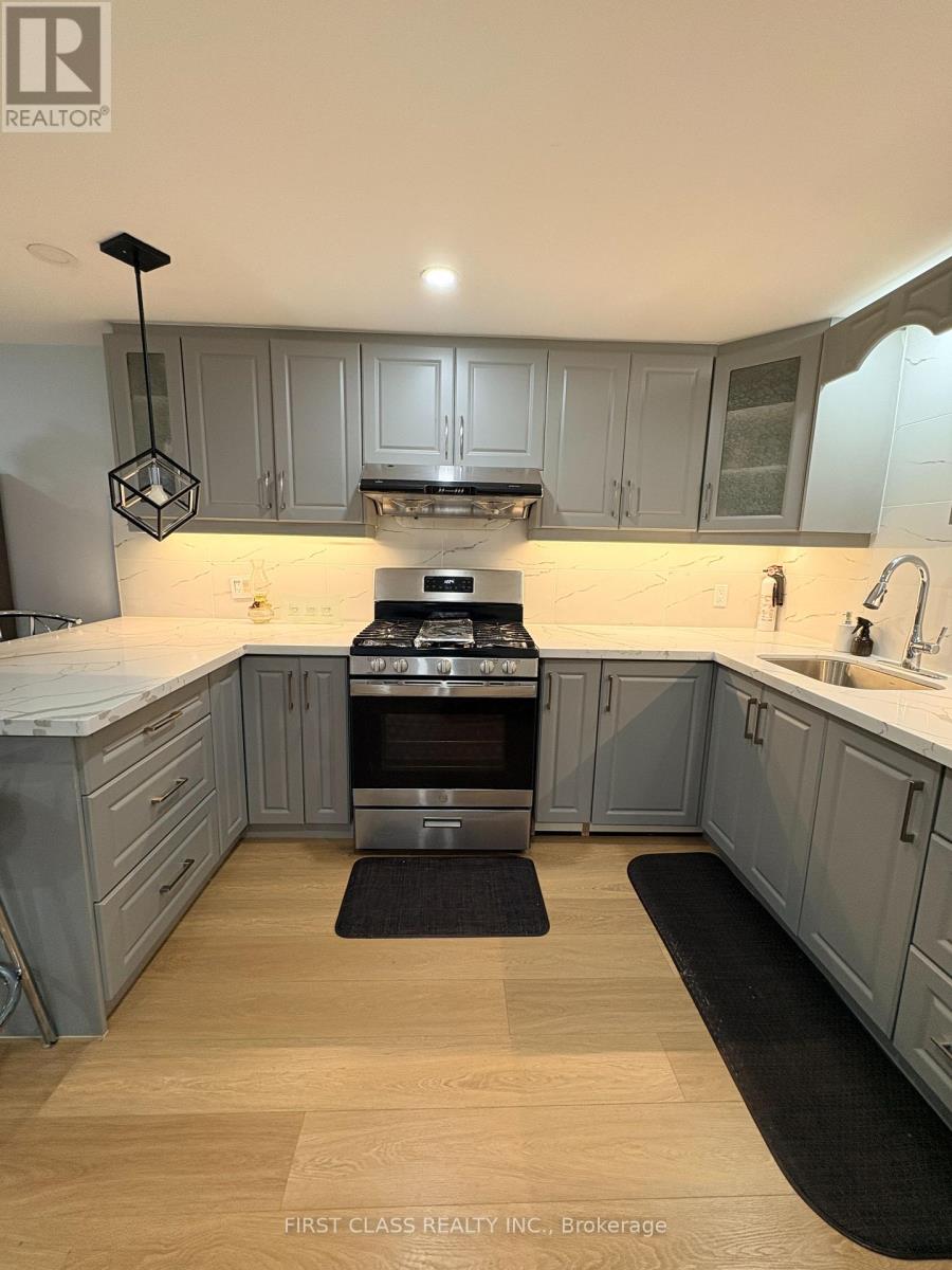 49 Yellowstone Street, Toronto, Ontario  M3N 1M3 - Photo 3 - W13095116