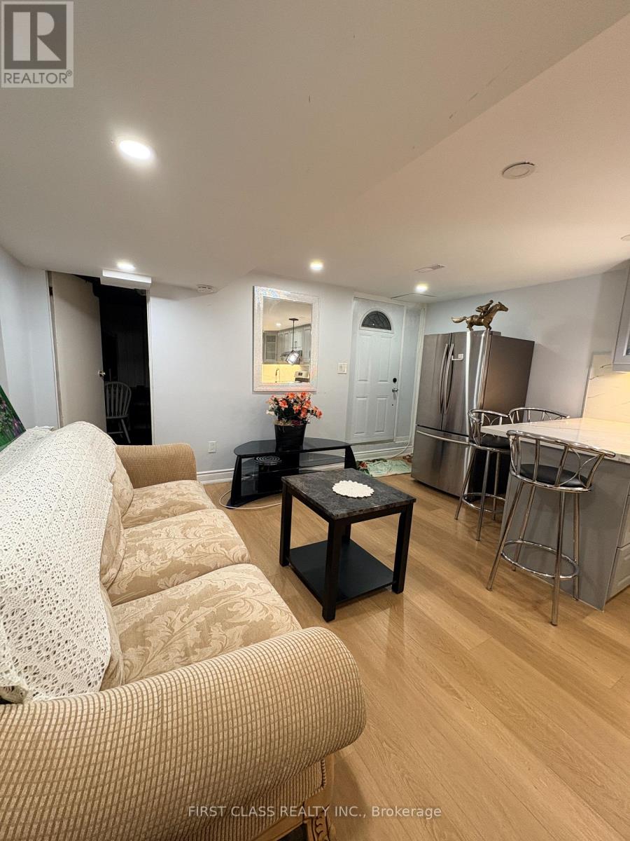 49 Yellowstone Street, Toronto, Ontario  M3N 1M3 - Photo 4 - W13095116