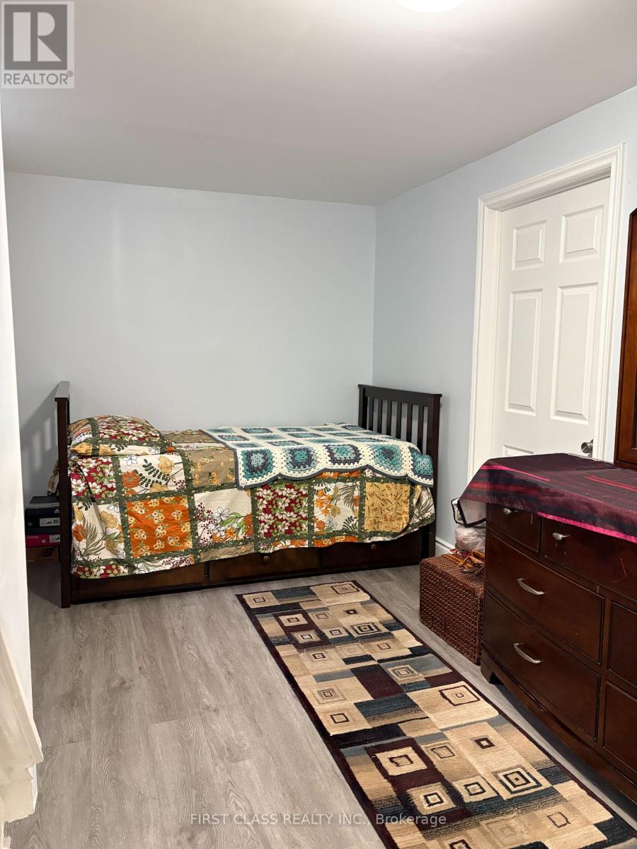 49 Yellowstone Street, Toronto, Ontario  M3N 1M3 - Photo 6 - W13095116