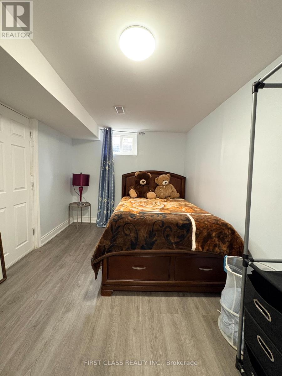 49 Yellowstone Street, Toronto, Ontario  M3N 1M3 - Photo 9 - W13095116