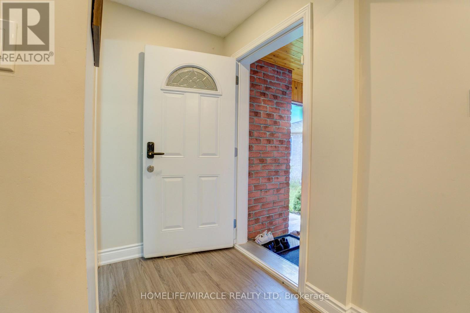 22 Kesteven Crescent, Brampton, Ontario  L6W 4E1 - Photo 5 - W13095276