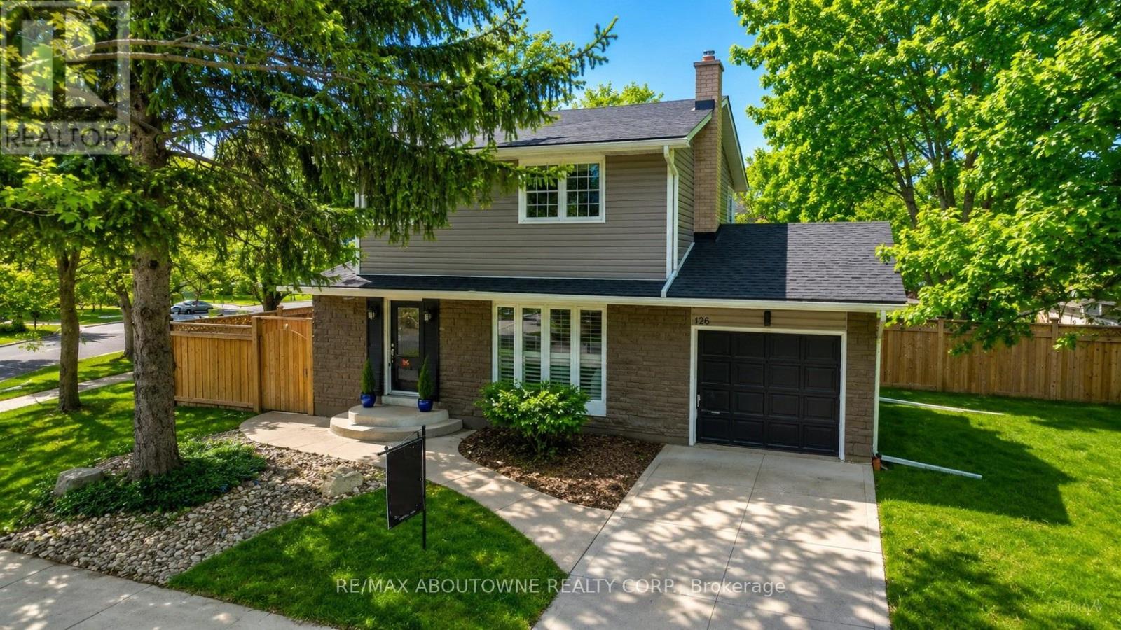 126 Otter Crescent, Oakville, Ontario  L6H 1E6 - Photo 1 - W13095318