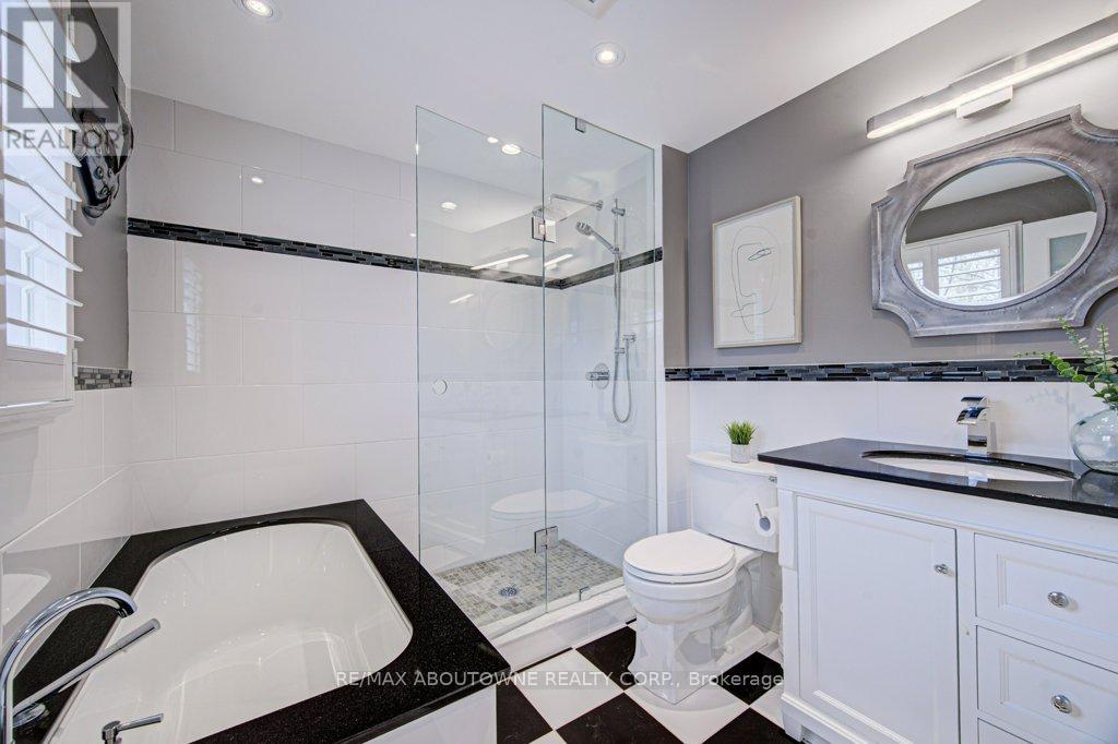 126 Otter Crescent, Oakville, Ontario  L6H 1E6 - Photo 17 - W13095318