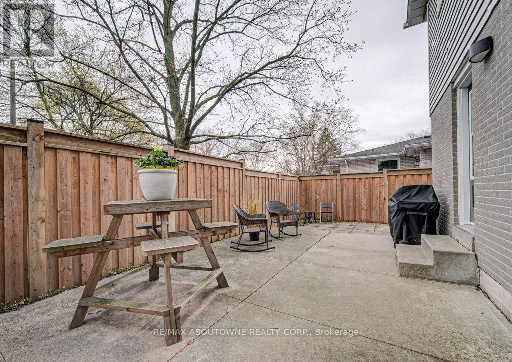126 Otter Crescent, Oakville, Ontario  L6H 1E6 - Photo 20 - W13095318