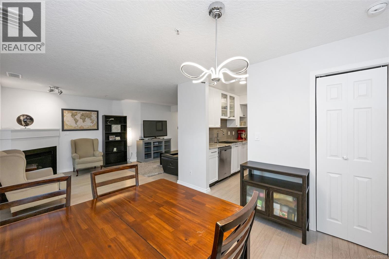 205 3160 Albina St, Saanich, British Columbia  V9A 1Z5 - Photo 13 - 1035039