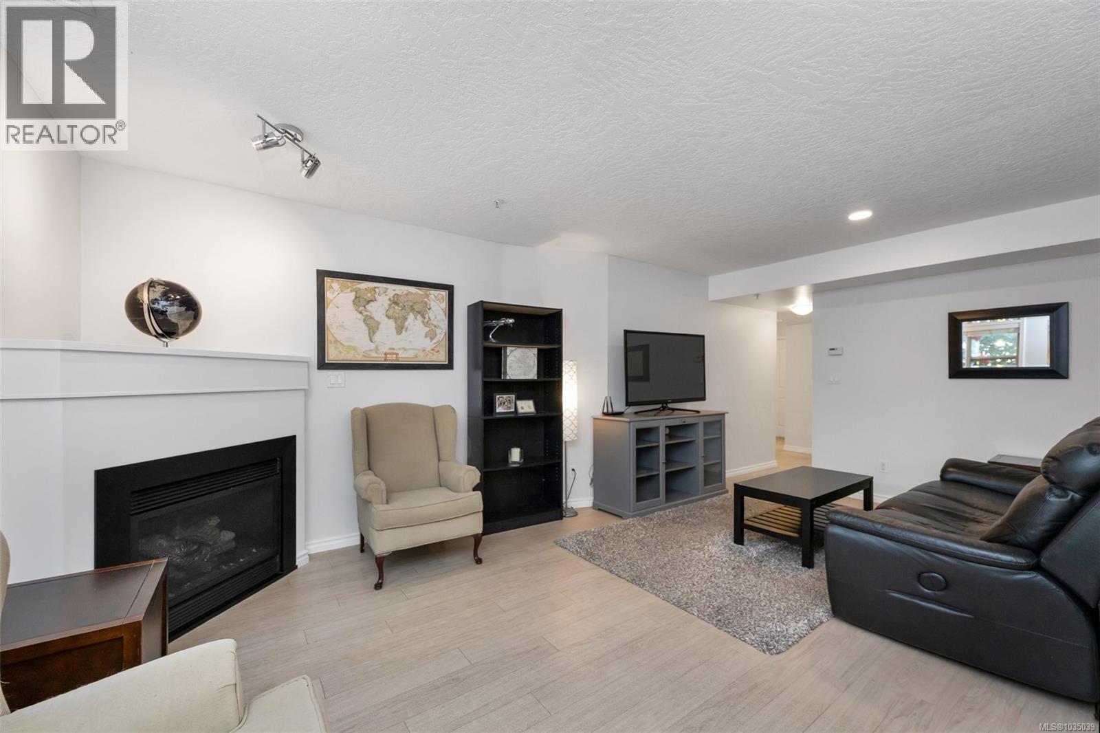 205 3160 Albina St, Saanich, British Columbia  V9A 1Z5 - Photo 17 - 1035039