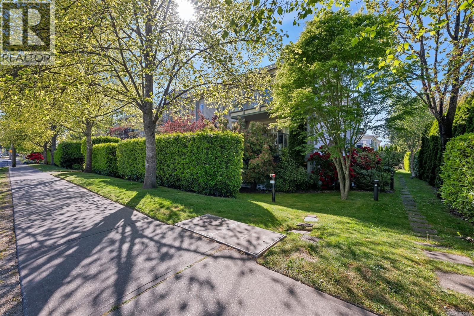 205 3160 Albina St, Saanich, British Columbia  V9A 1Z5 - Photo 3 - 1035039