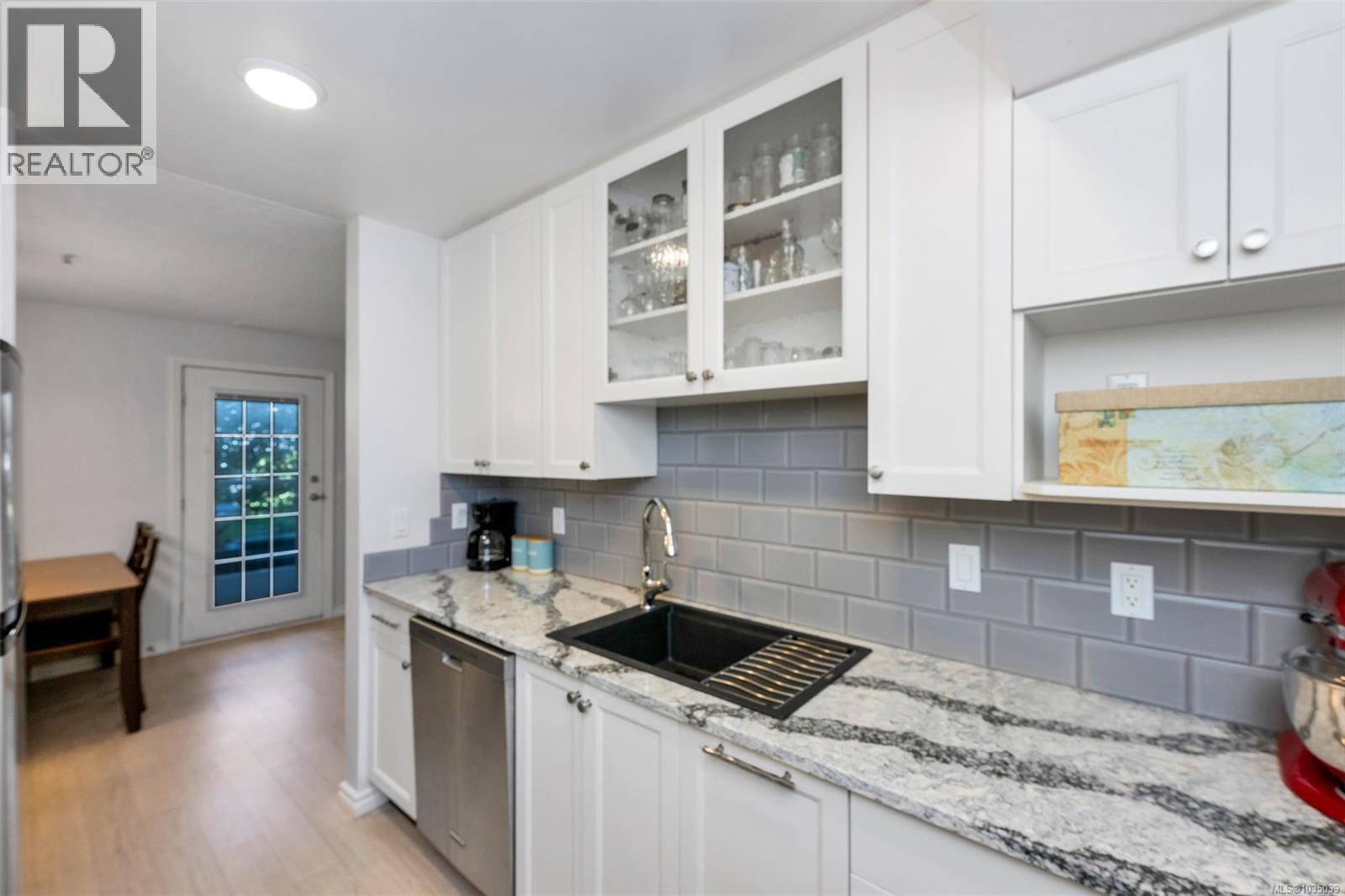 205 3160 Albina St, Saanich, British Columbia  V9A 1Z5 - Photo 8 - 1035039