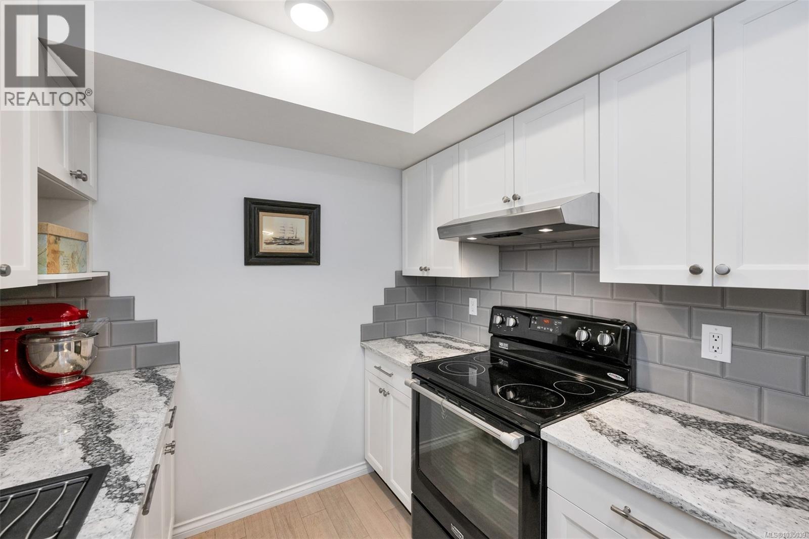 205 3160 Albina St, Saanich, British Columbia  V9A 1Z5 - Photo 9 - 1035039