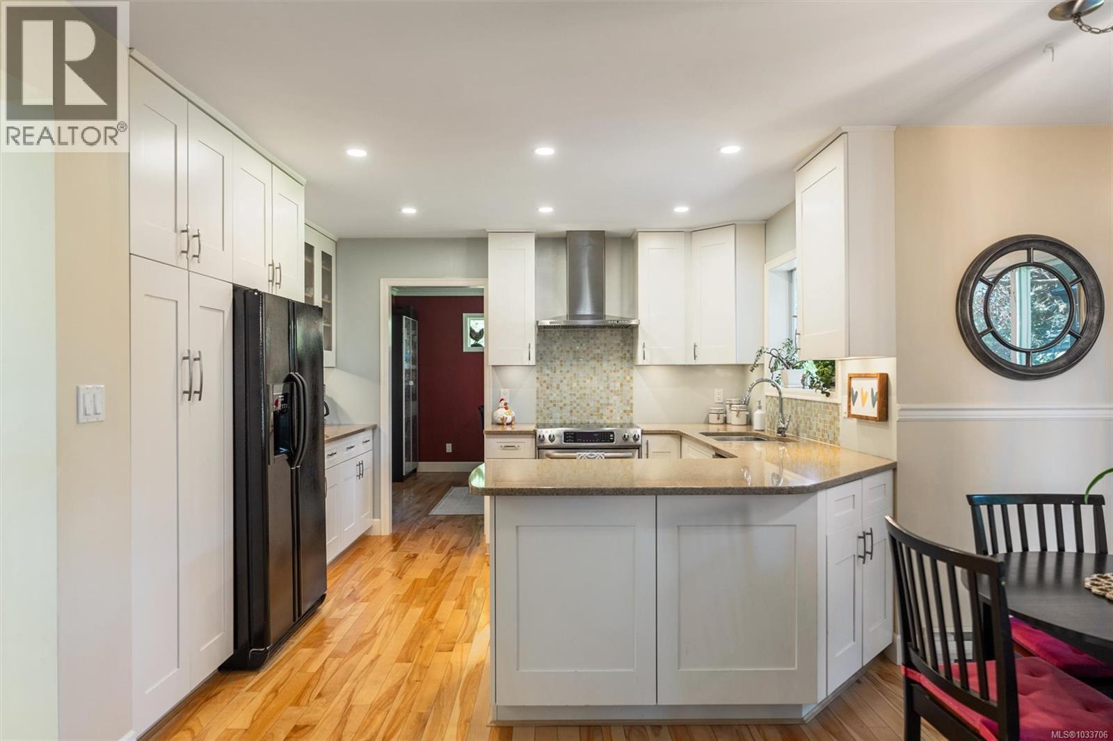 4211 Leaf Hill Green, Saanich, British Columbia  V8X 4X8 - Photo 10 - 1033706