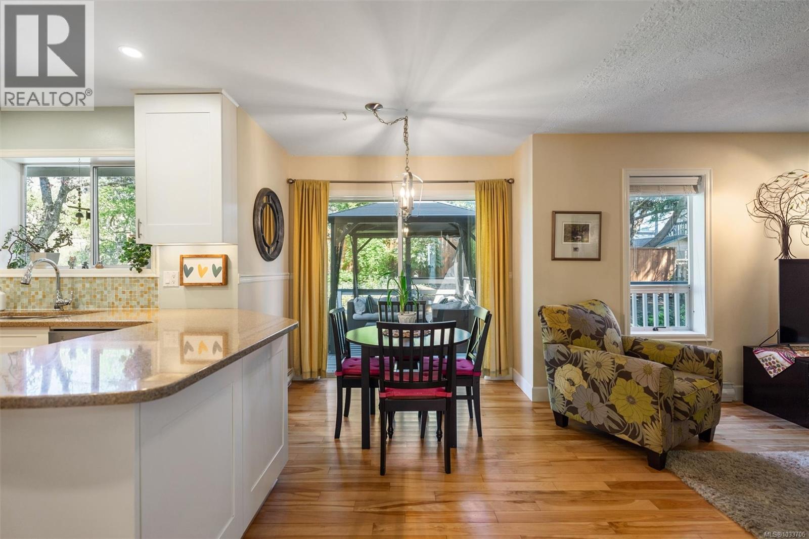 4211 Leaf Hill Green, Saanich, British Columbia  V8X 4X8 - Photo 12 - 1033706