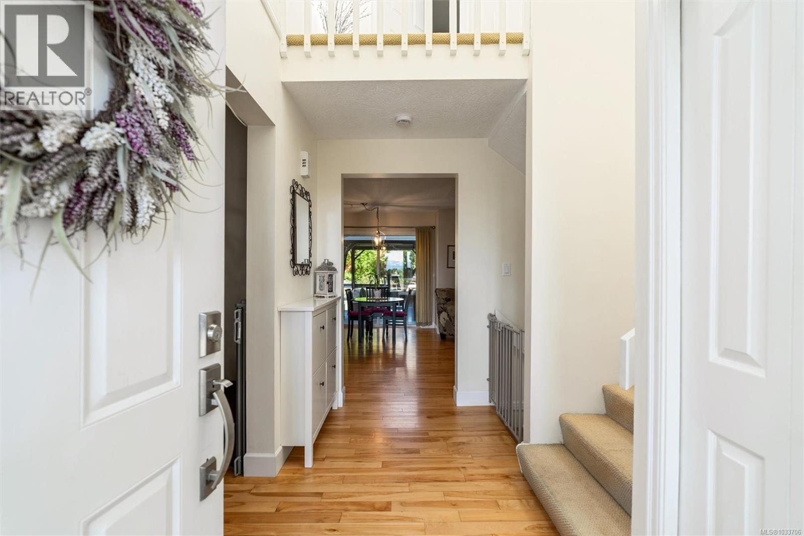4211 Leaf Hill Green, Saanich, British Columbia  V8X 4X8 - Photo 3 - 1033706