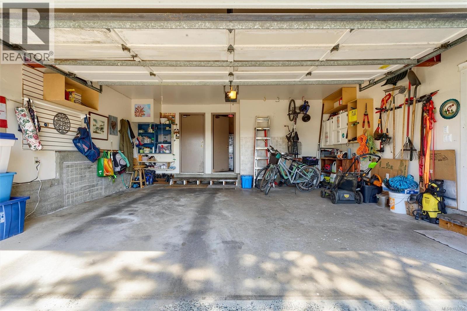 4211 Leaf Hill Green, Saanich, British Columbia  V8X 4X8 - Photo 30 - 1033706