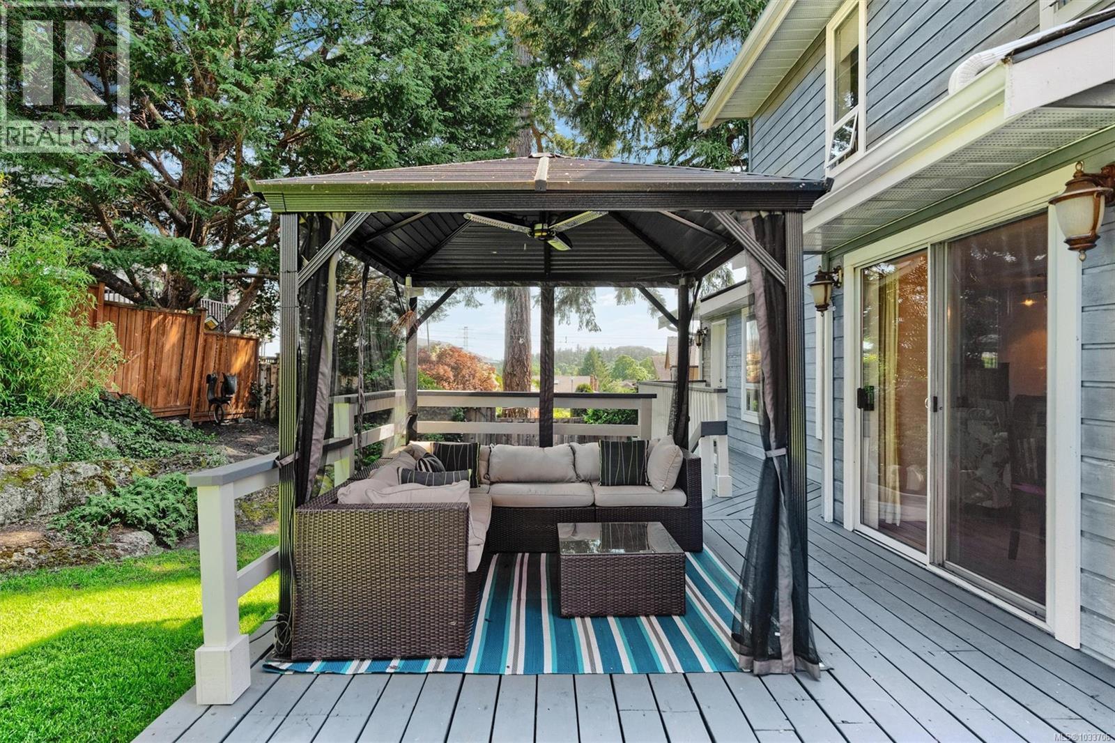 4211 Leaf Hill Green, Saanich, British Columbia  V8X 4X8 - Photo 33 - 1033706