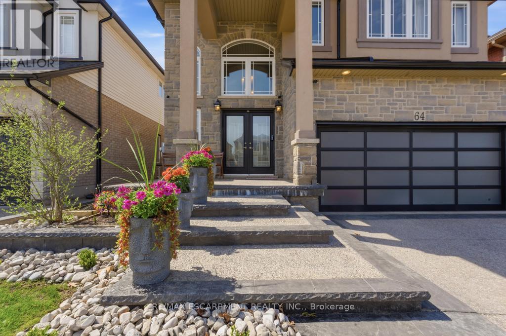64 Onyx Court, Hamilton, Ontario  L8W 4A3 - Photo 2 - X13095040
