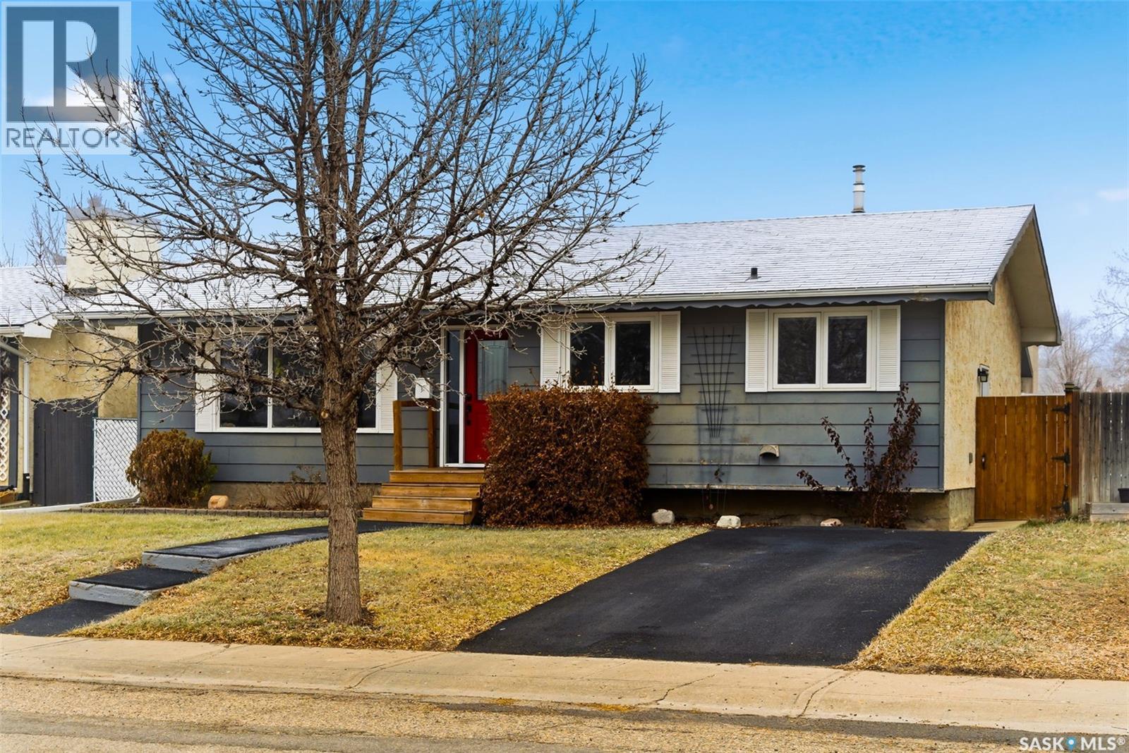 10 HAYES CRESCENT, Regina, Saskatchewan