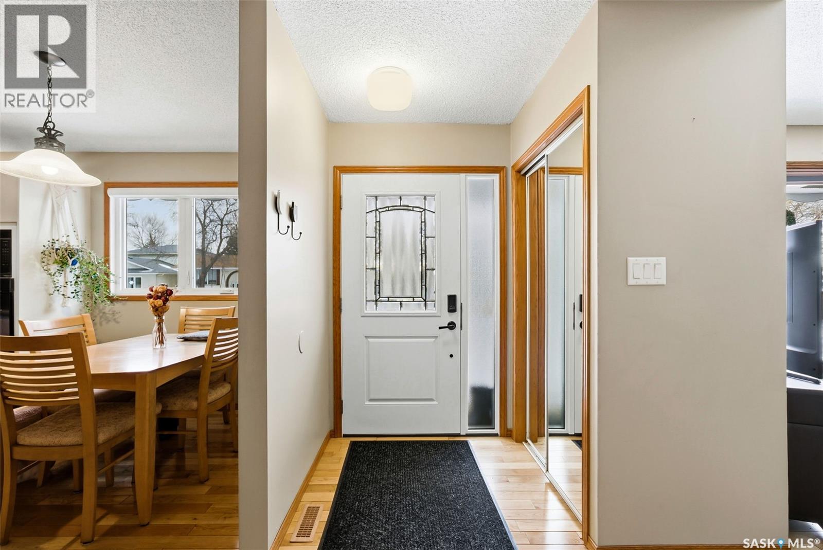 10 Hayes Crescent, Regina, Saskatchewan  S4X 1B2 - Photo 2 - SK034873