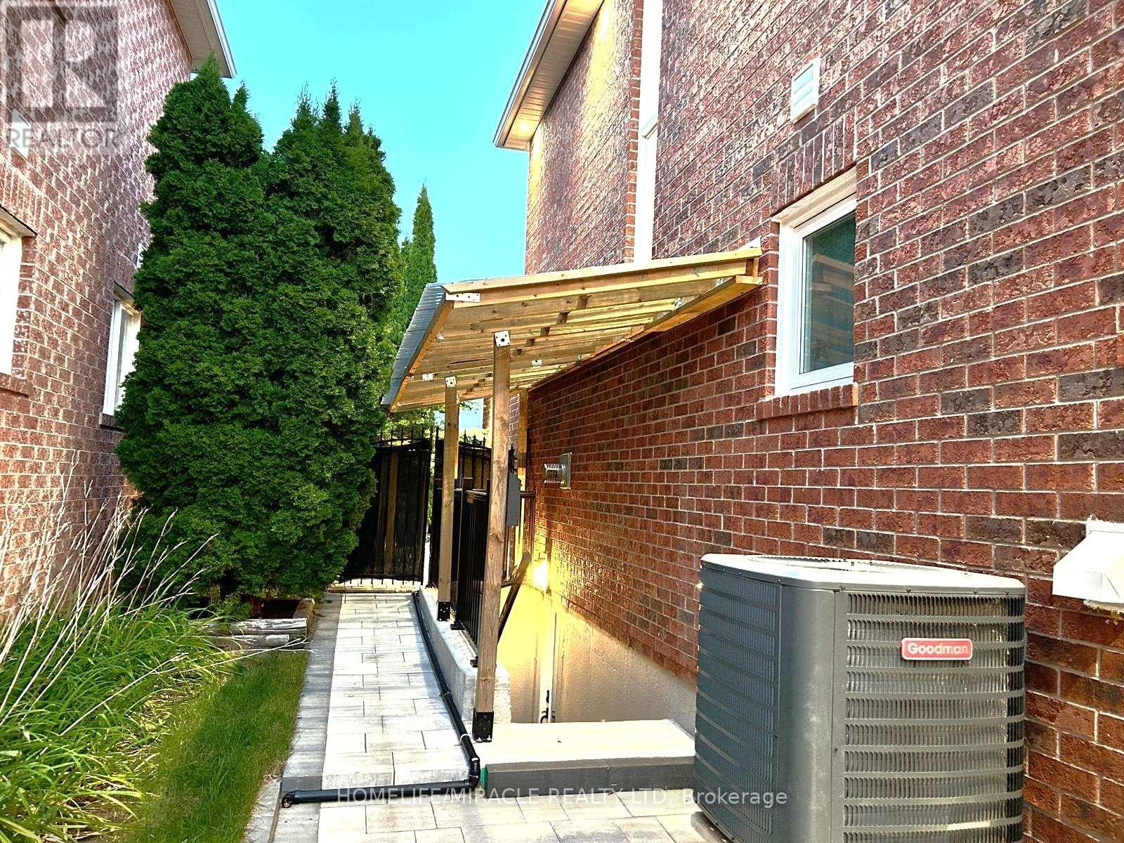 BSMT - 11 BERKSHIRE COURT, Whitby, Ontario