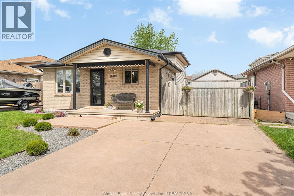 1680 Calderwood Avenue, Windsor, Ontario  N8W 5V2 - Photo 2 - 26010382