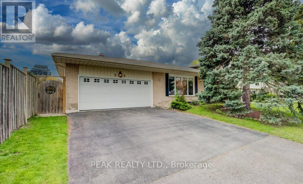 2235 Waycross Crescent, Mississauga, Ontario  L5K 1J5 - Photo 3 - W13095598
