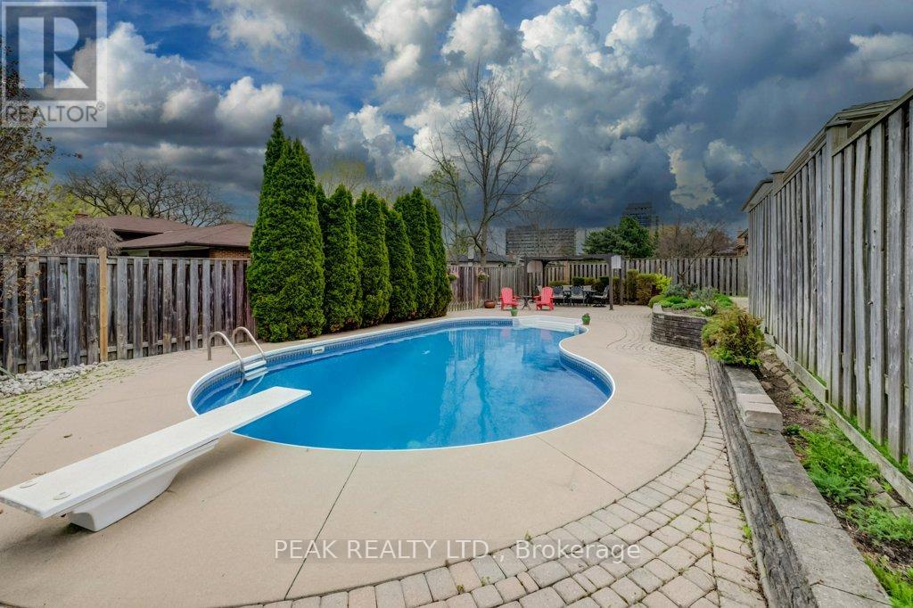 2235 Waycross Crescent, Mississauga, Ontario  L5K 1J5 - Photo 46 - W13095598