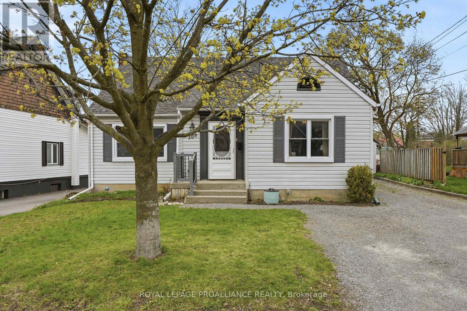306 Dufferin Avenue, Belleville, Ontario  K8N 3X7 - Photo 2 - X13095468
