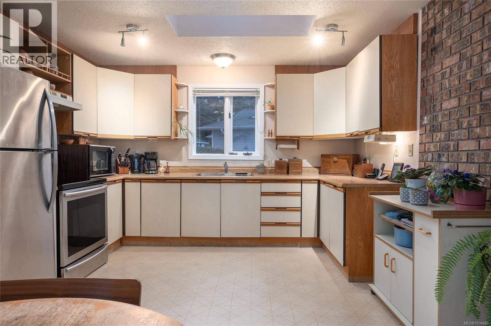 1085 College Dr, Nanaimo, British Columbia  V9R 5V5 - Photo 8 - 1034460