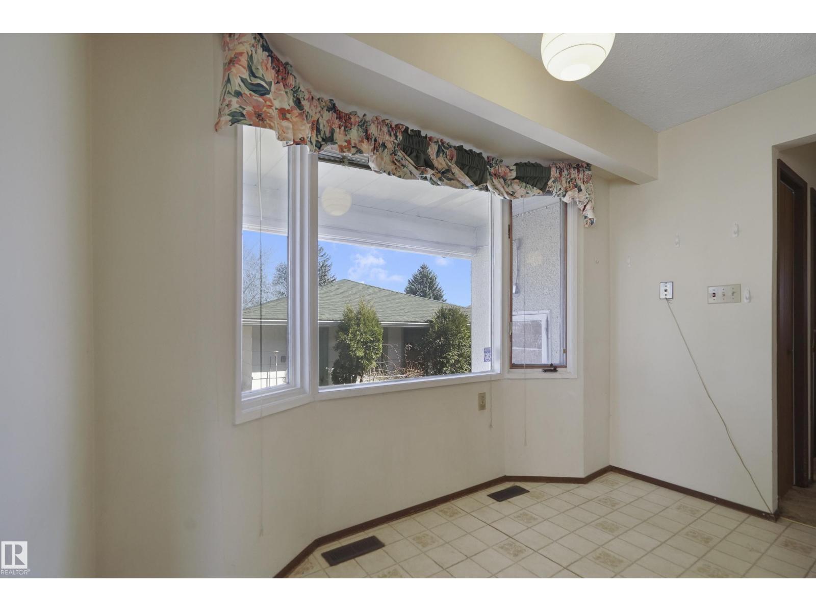 10912 40 Av Nw, Edmonton, Alberta  T6J 0P8 - Photo 11 - E4486171