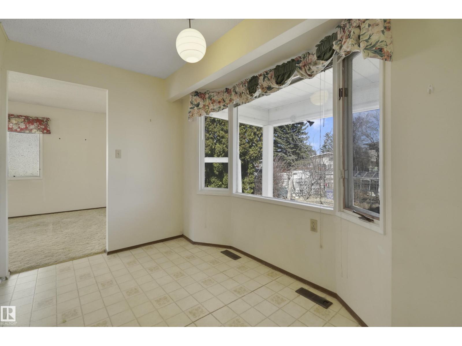 10912 40 Av Nw, Edmonton, Alberta  T6J 0P8 - Photo 12 - E4486171