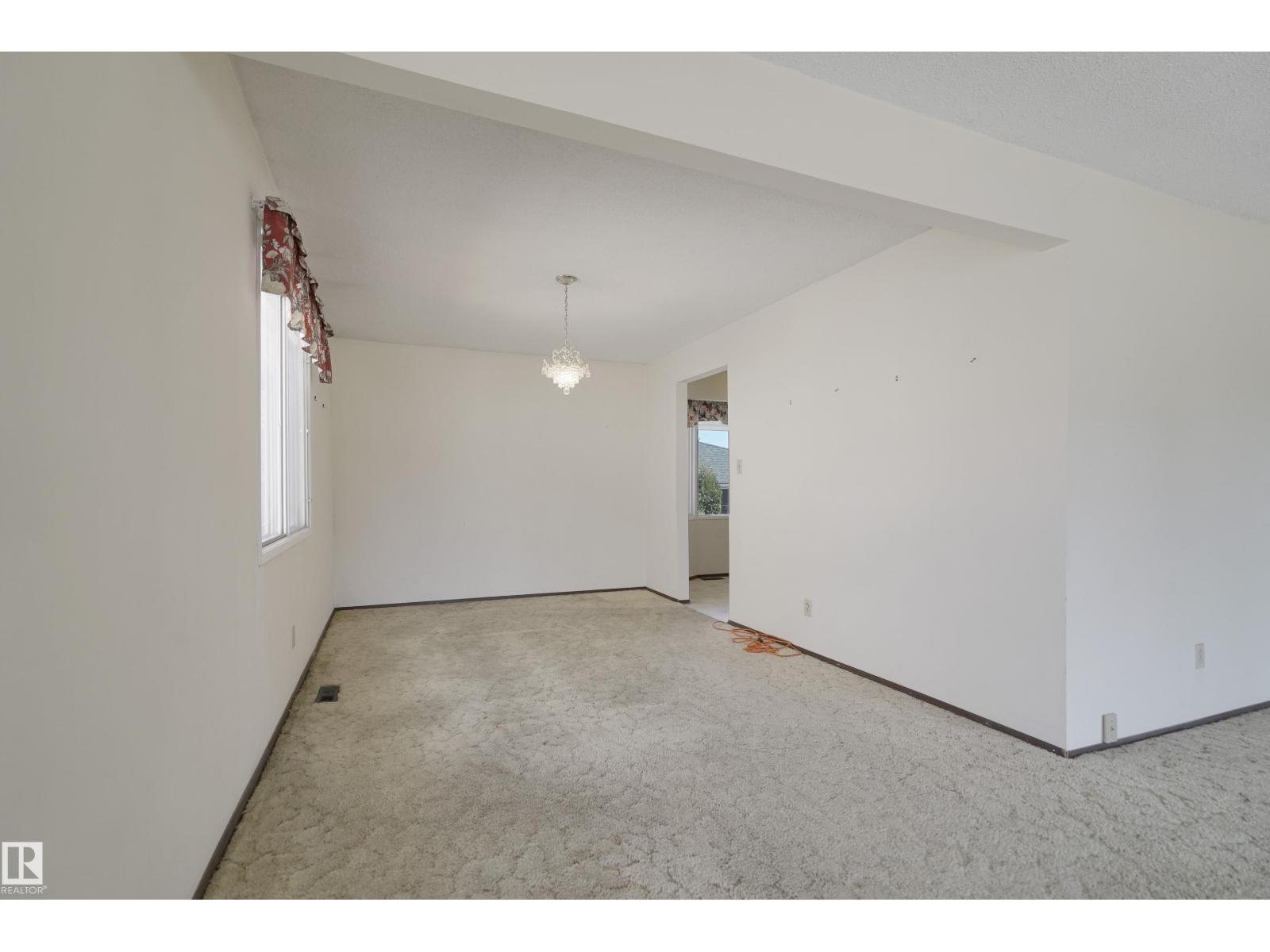 10912 40 Av Nw, Edmonton, Alberta  T6J 0P8 - Photo 7 - E4486171