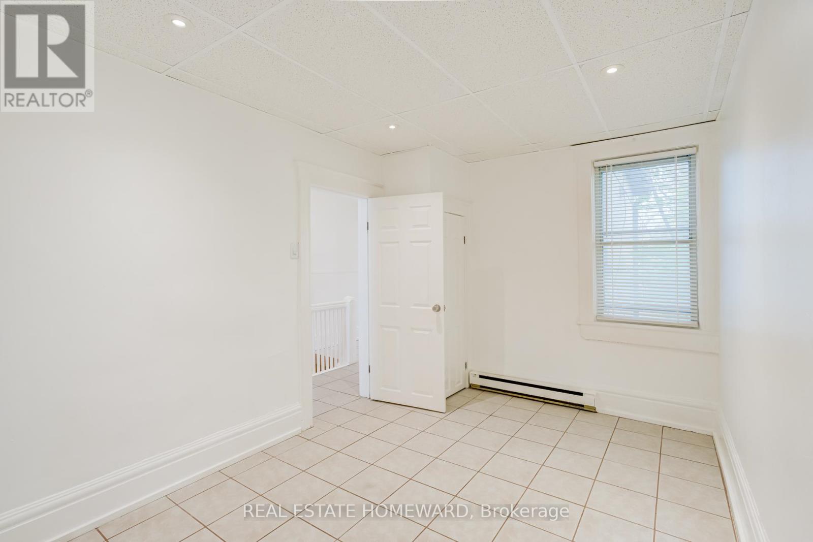 Upper - 208 Ontario Street, Toronto, Ontario  M5A 2V5 - Photo 16 - C13095450