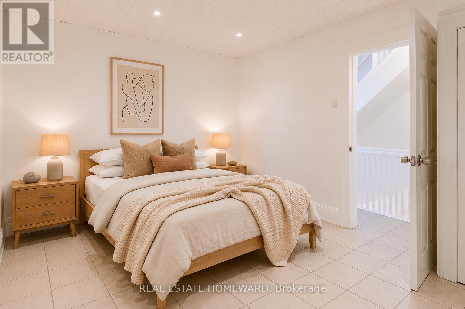 Upper - 208 Ontario Street, Toronto, Ontario  M5A 2V5 - Photo 4 - C13095450