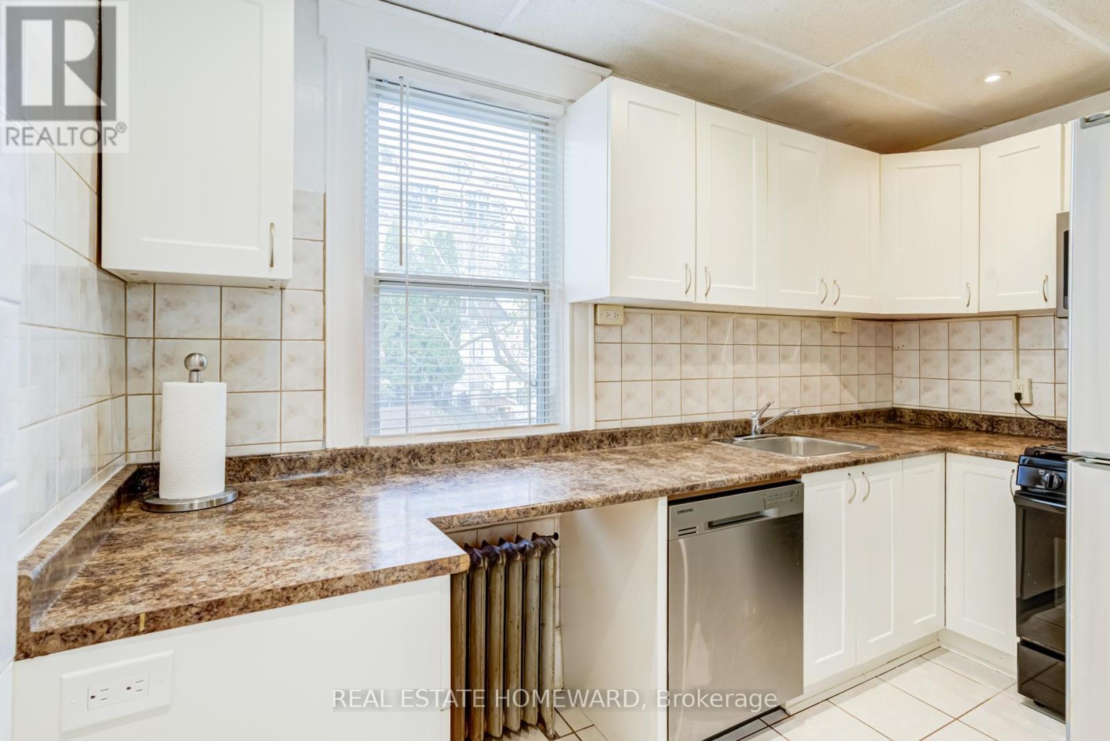 Upper - 208 Ontario Street, Toronto, Ontario  M5A 2V5 - Photo 6 - C13095450