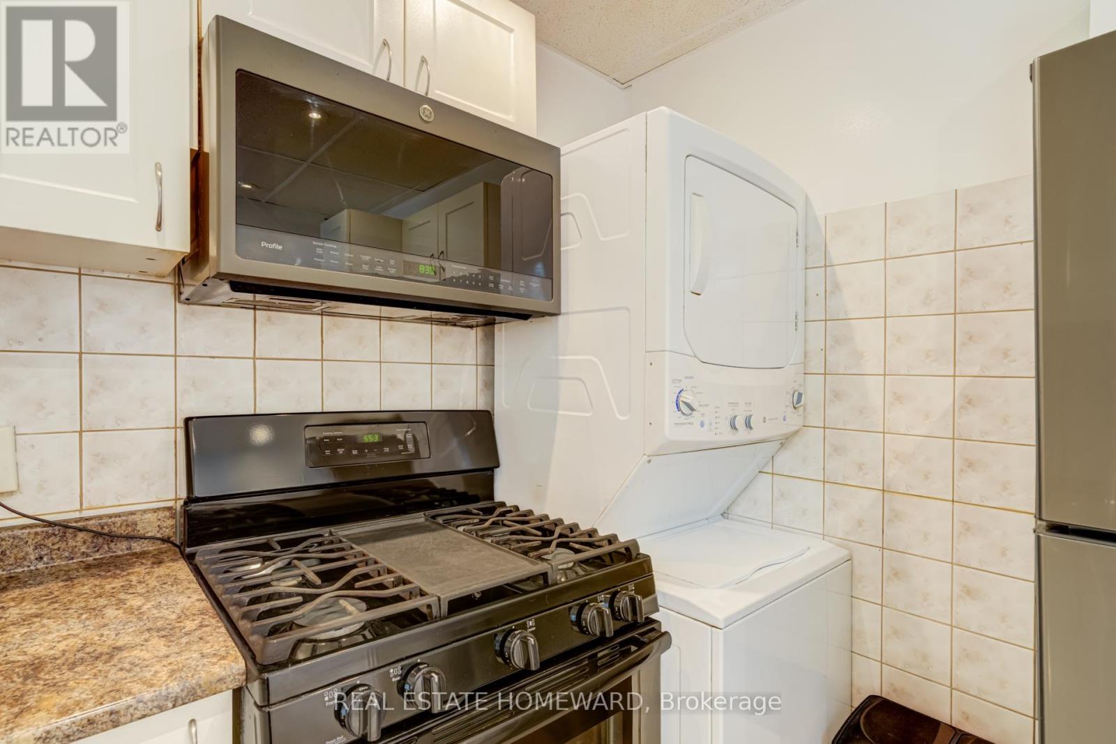 Upper - 208 Ontario Street, Toronto, Ontario  M5A 2V5 - Photo 8 - C13095450