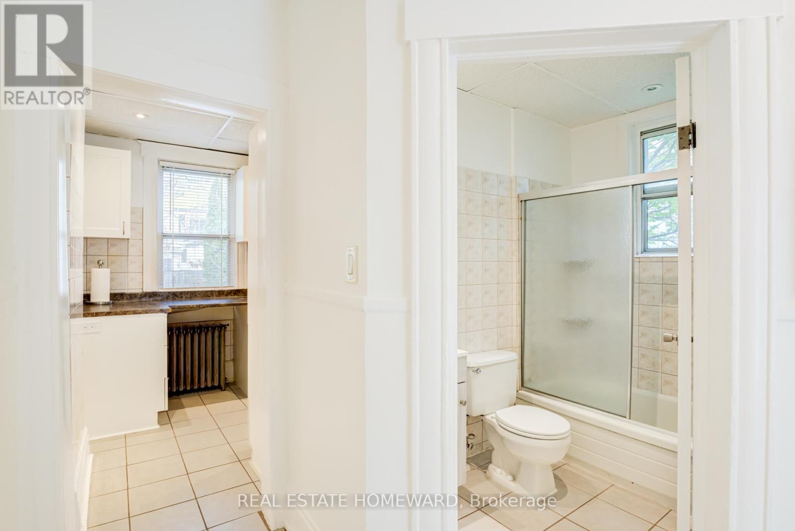Upper - 208 Ontario Street, Toronto, Ontario  M5A 2V5 - Photo 9 - C13095450