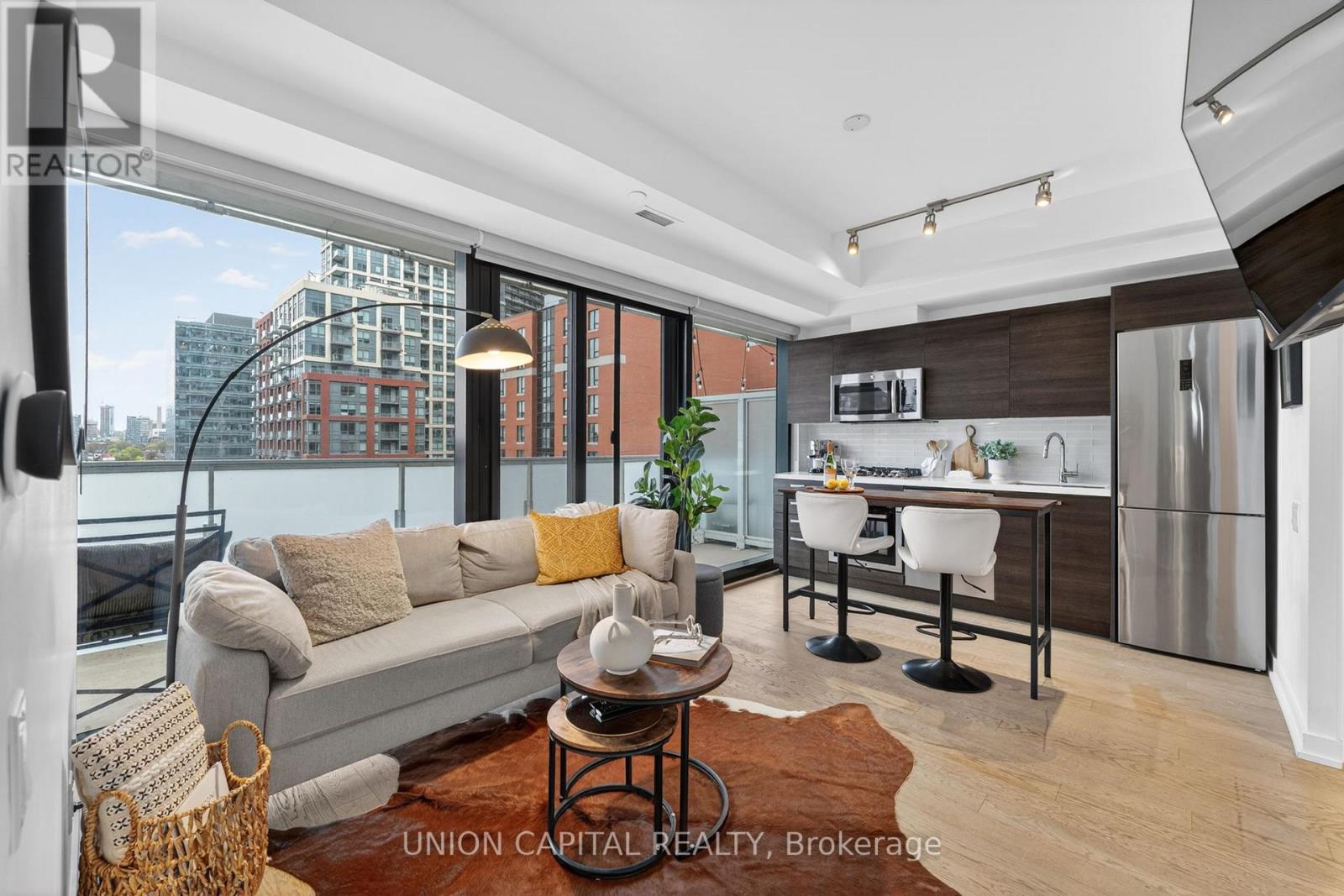 1004 - 11 Charlotte Street, Toronto, Ontario  M5V 0M6 - Photo 1 - C13095456