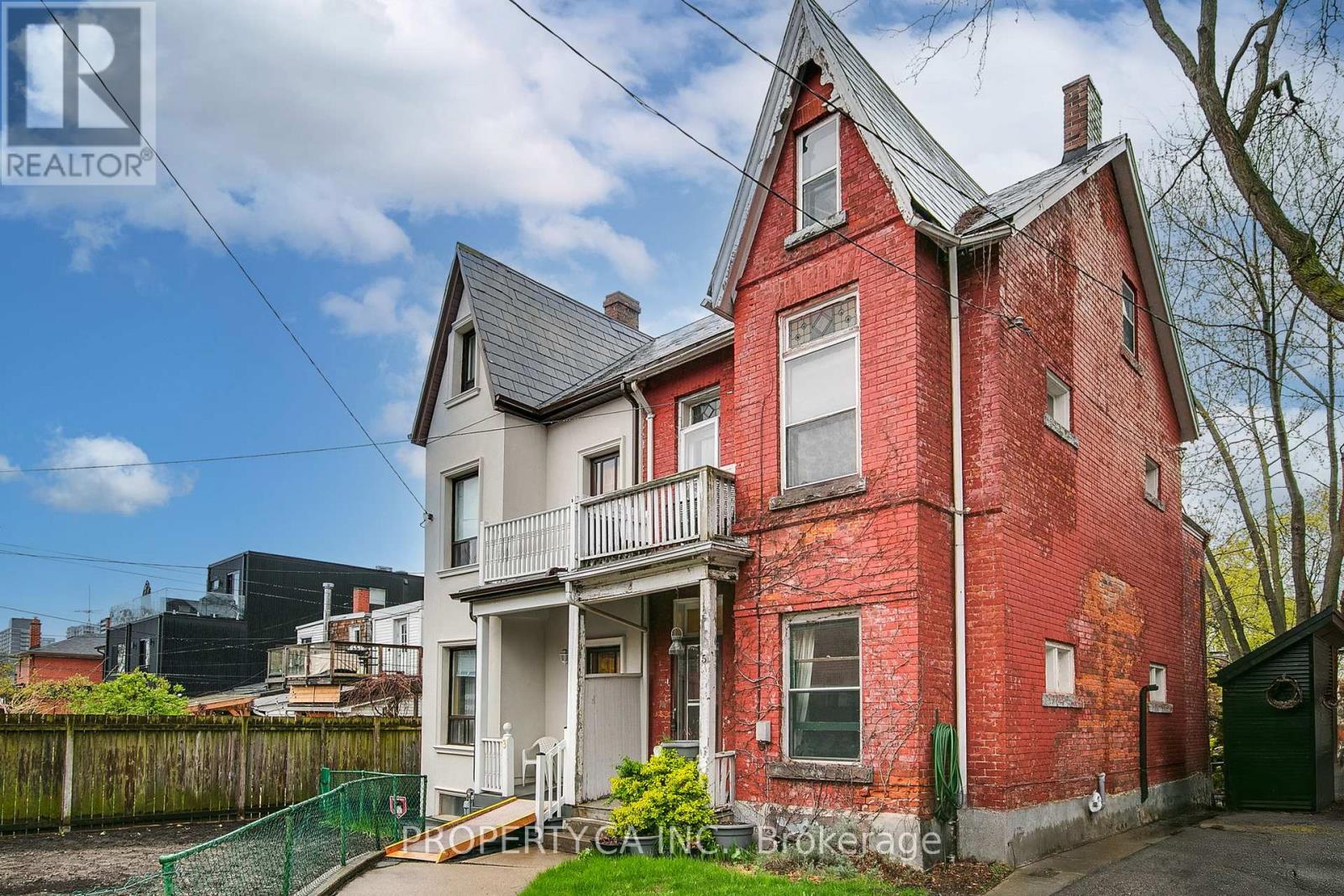 5 MACKENZIE CRESCENT, Toronto, Ontario