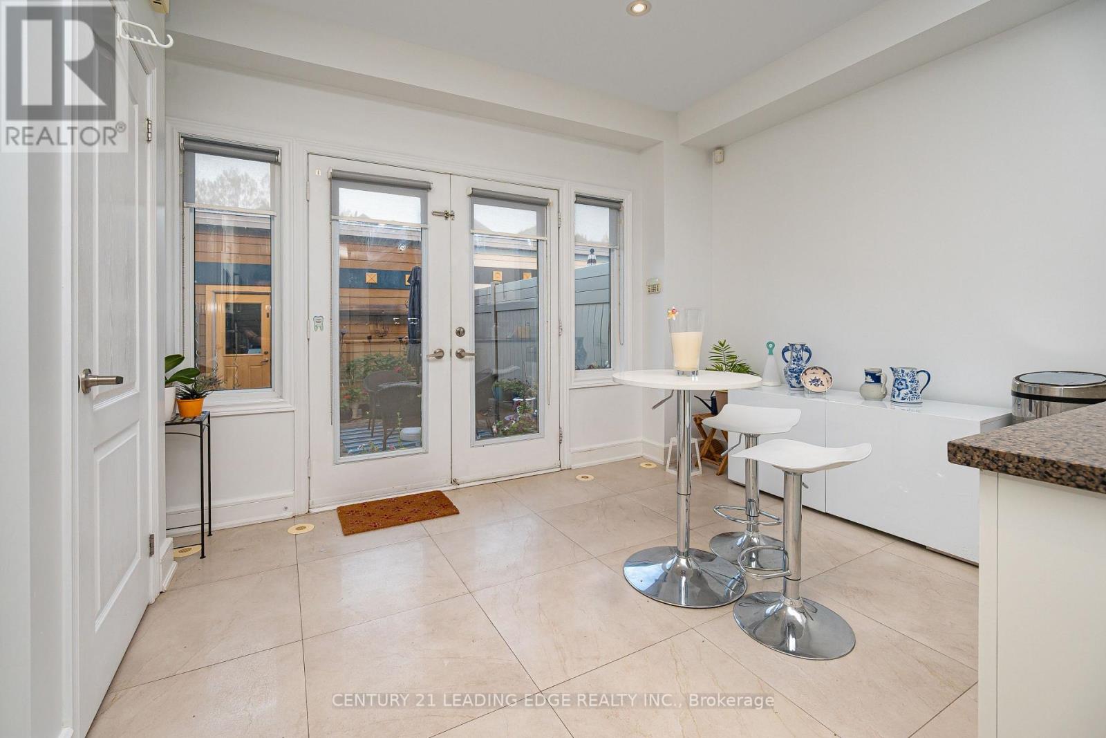 82 Woodbine Avenue, Toronto, Ontario  M4L 2A2 - Photo 12 - E13095384