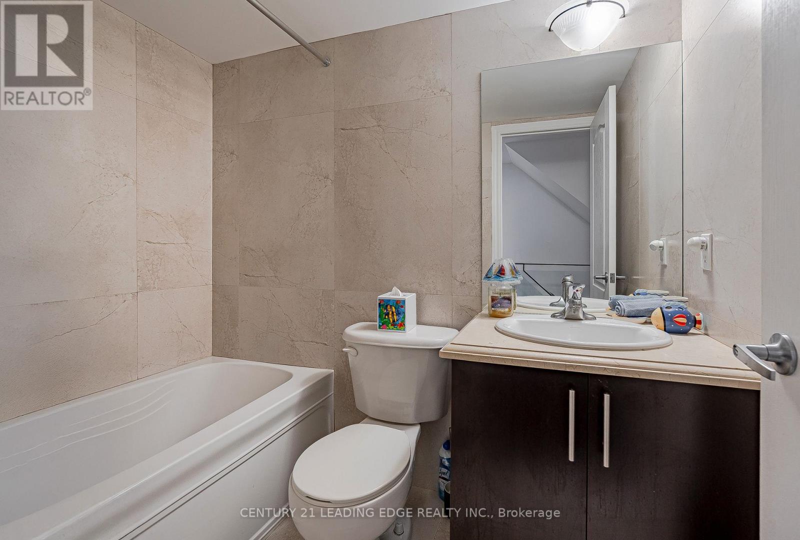 82 Woodbine Avenue, Toronto, Ontario  M4L 2A2 - Photo 17 - E13095384