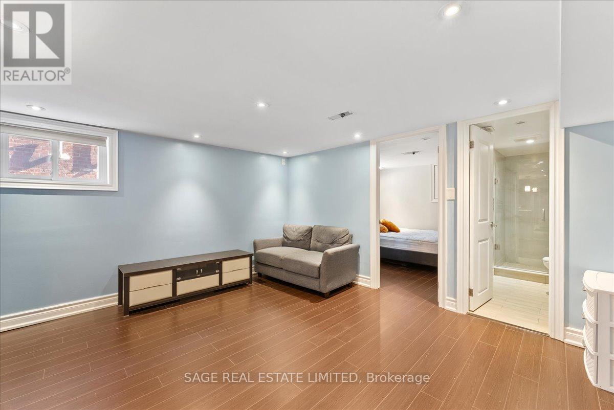 Lower - 207 Cedarvale Avenue, Toronto, Ontario  M4C 4K3 - Photo 11 - E13095390