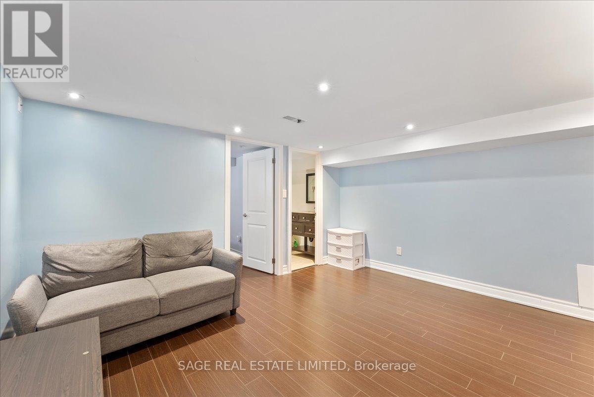 Lower - 207 Cedarvale Avenue, Toronto, Ontario  M4C 4K3 - Photo 12 - E13095390