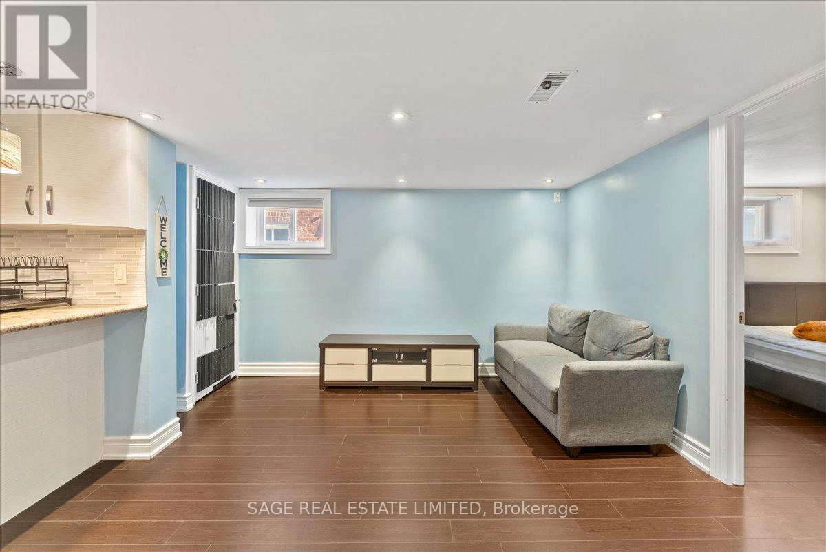 Lower - 207 Cedarvale Avenue, Toronto, Ontario  M4C 4K3 - Photo 15 - E13095390