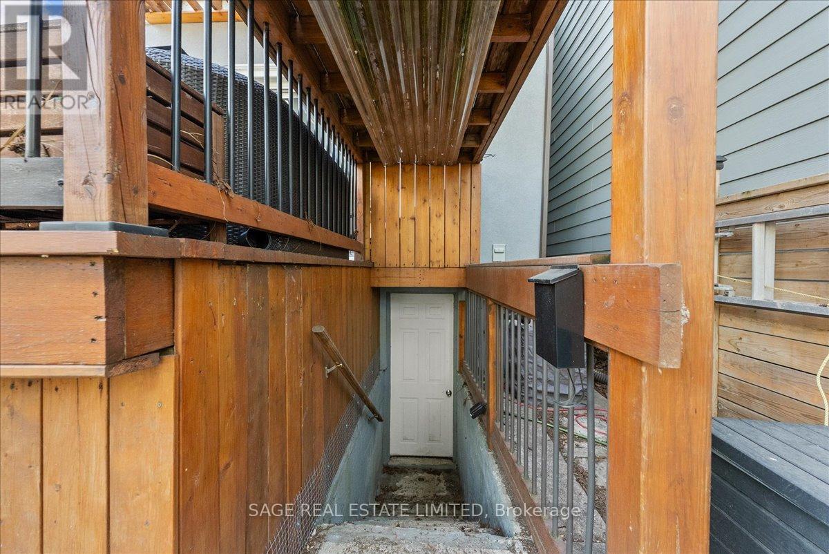 Lower - 207 Cedarvale Avenue, Toronto, Ontario  M4C 4K3 - Photo 2 - E13095390