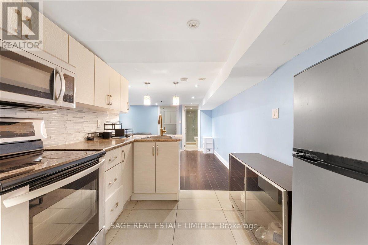 Lower - 207 Cedarvale Avenue, Toronto, Ontario  M4C 4K3 - Photo 6 - E13095390